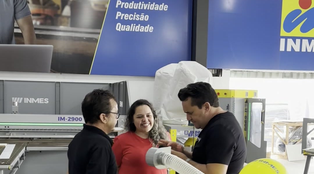 Equipe Fermaq em atendimento profissional